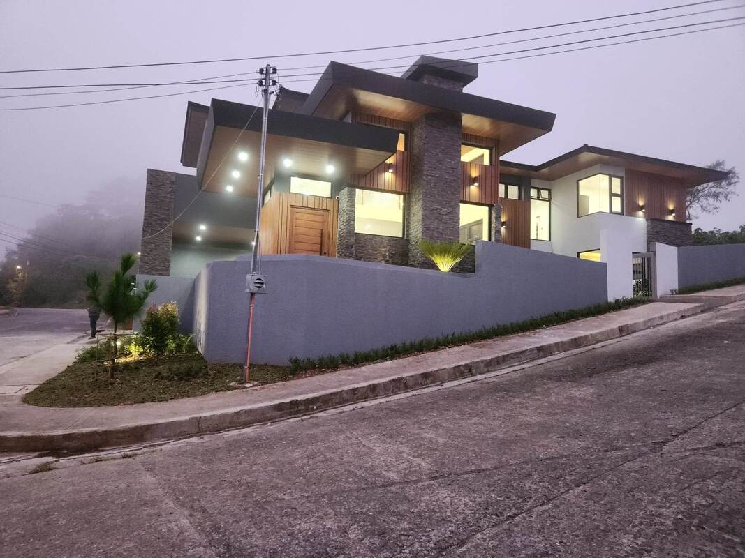 House in Pinewoods Golf and Country estate Baguio city
